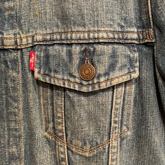 Levi’s Jean Jacket! - Picture 3 of 3